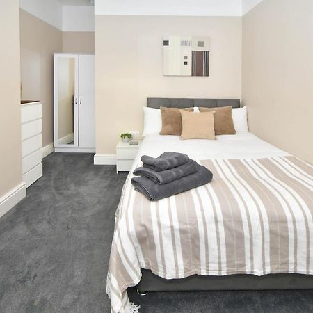 Find A Spacious And Stylish Escape In The City Centre At Sturgess House, Perfect For Longer Stays! Stoke-on-Trent Exterior photo